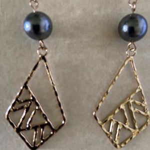 Hamilton Gold with Shell Pearl Earrings